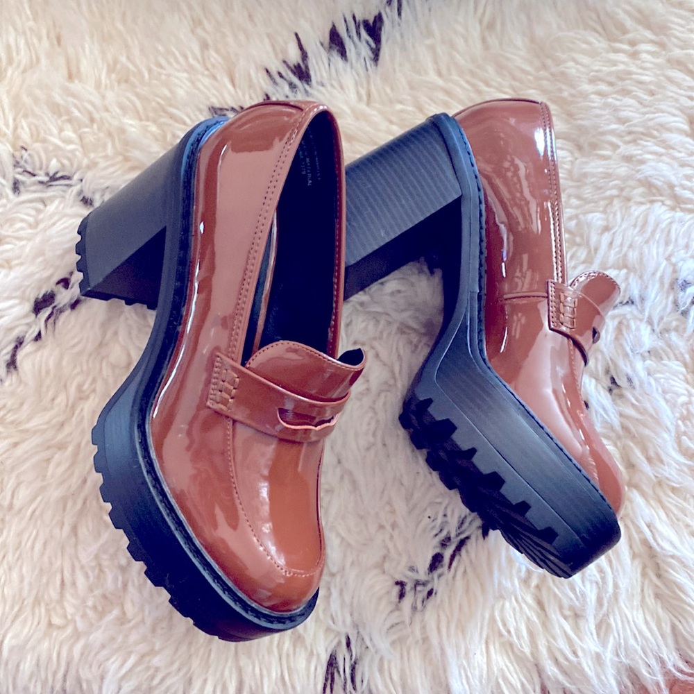 NIB Steve Madden Kimberley Cognac Patent Heel Loafers